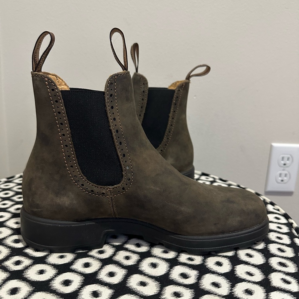 NEW- Blundstone Brown Original Women’s Boots